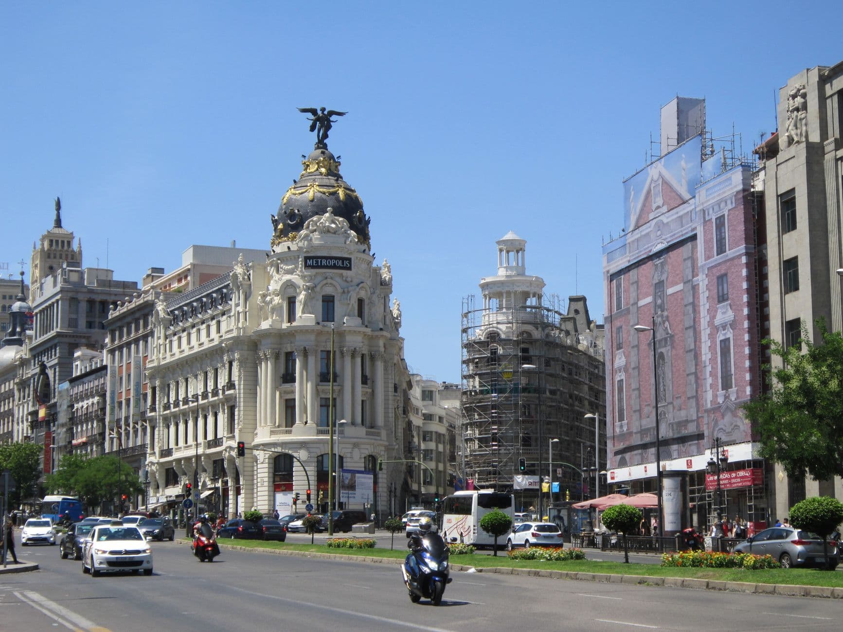 La Gran Via de Madrid vista desde la calle de Alcala